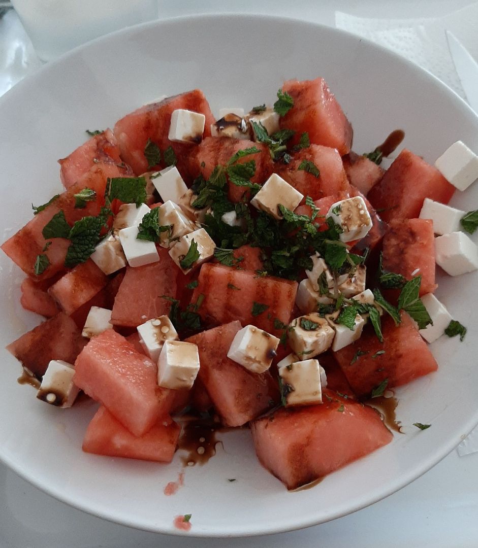 Ensalada de sandia, queso feta y hierbabuena Ensalada de sandia, queso feta y hierbabuena