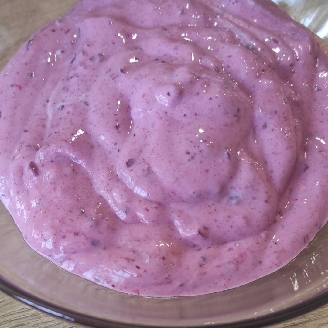 Cremoso de yogur, frutos del bosque y banana Cremoso de yogur, frutos del bosque y banana