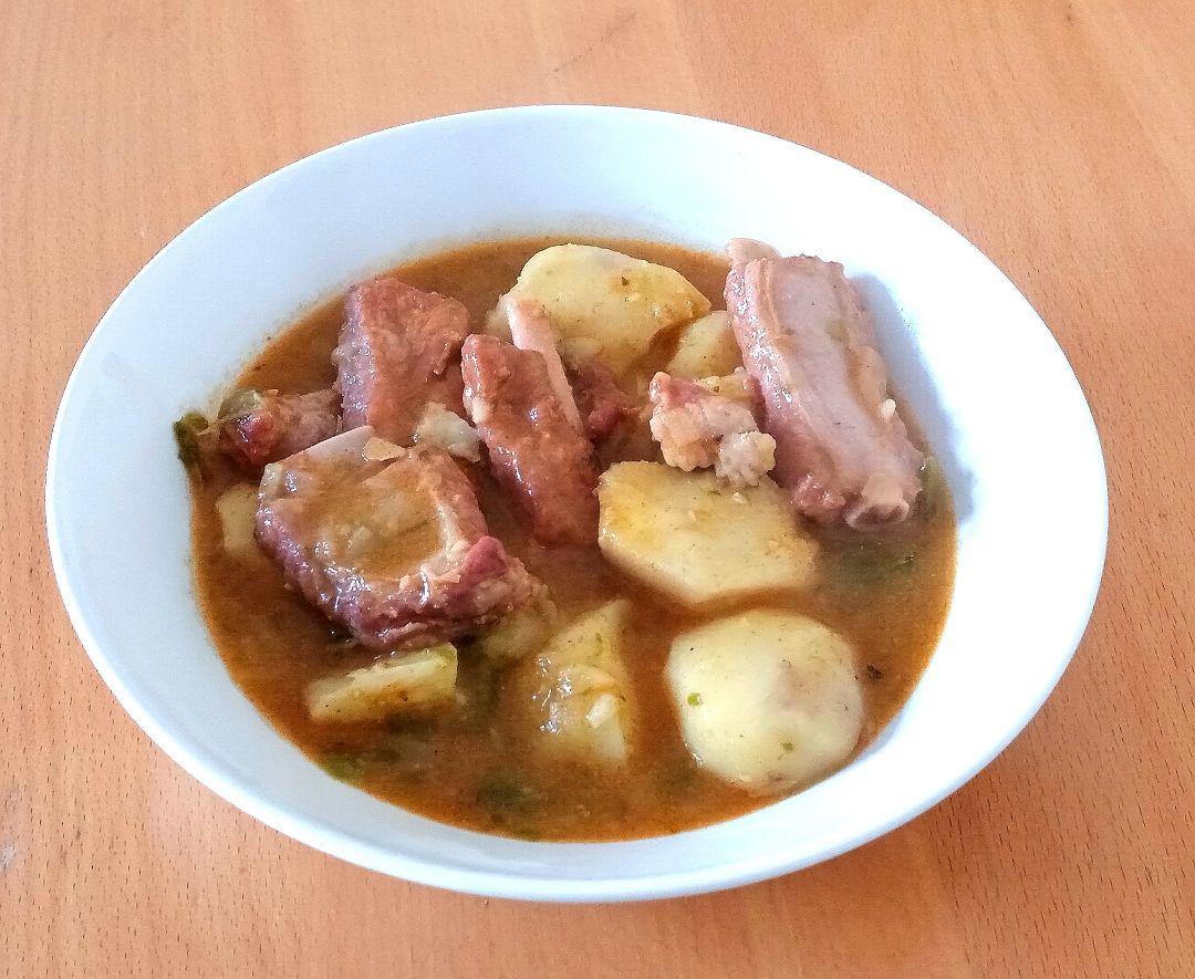 Patatas con costilla Patatas con costilla
