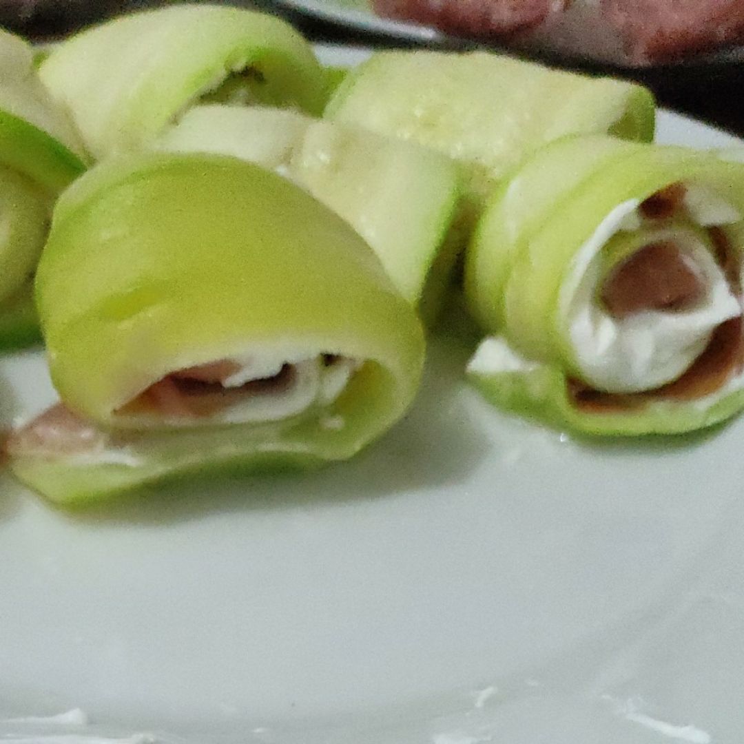 Rollitos de calabacín con queso y jamón Rollitos de calabacín con queso y jamón