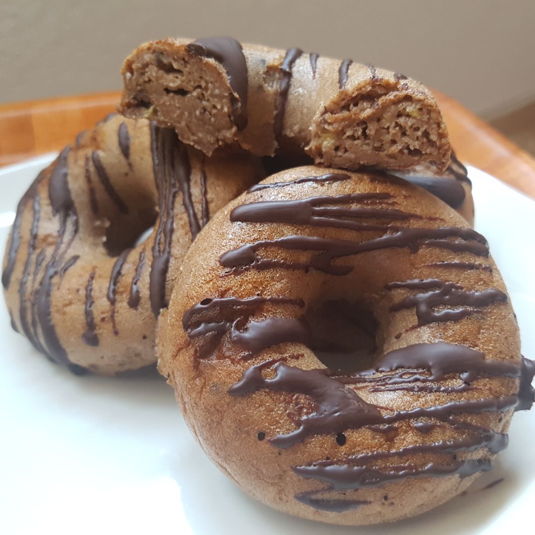 Donuts de plátano y chocolate Donuts de plátano y chocolate