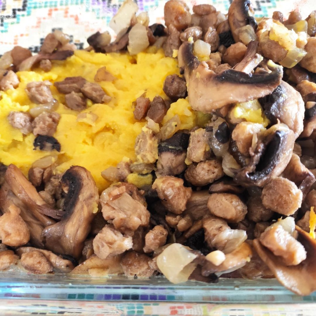 Salteado de soja texturizada con puré de patatas Salteado de soja texturizada con puré de patatas
