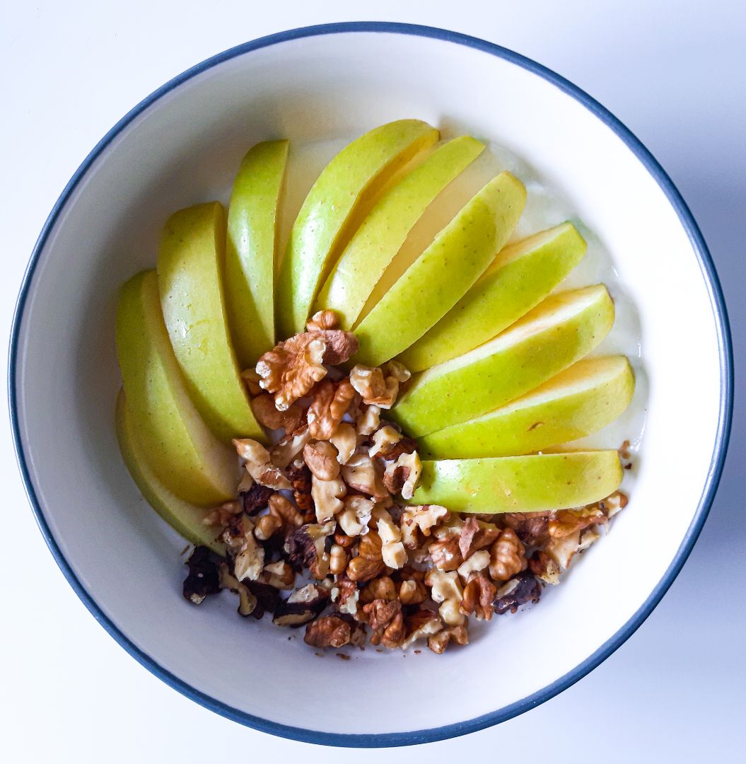 Yogur con fruta y frutos secos