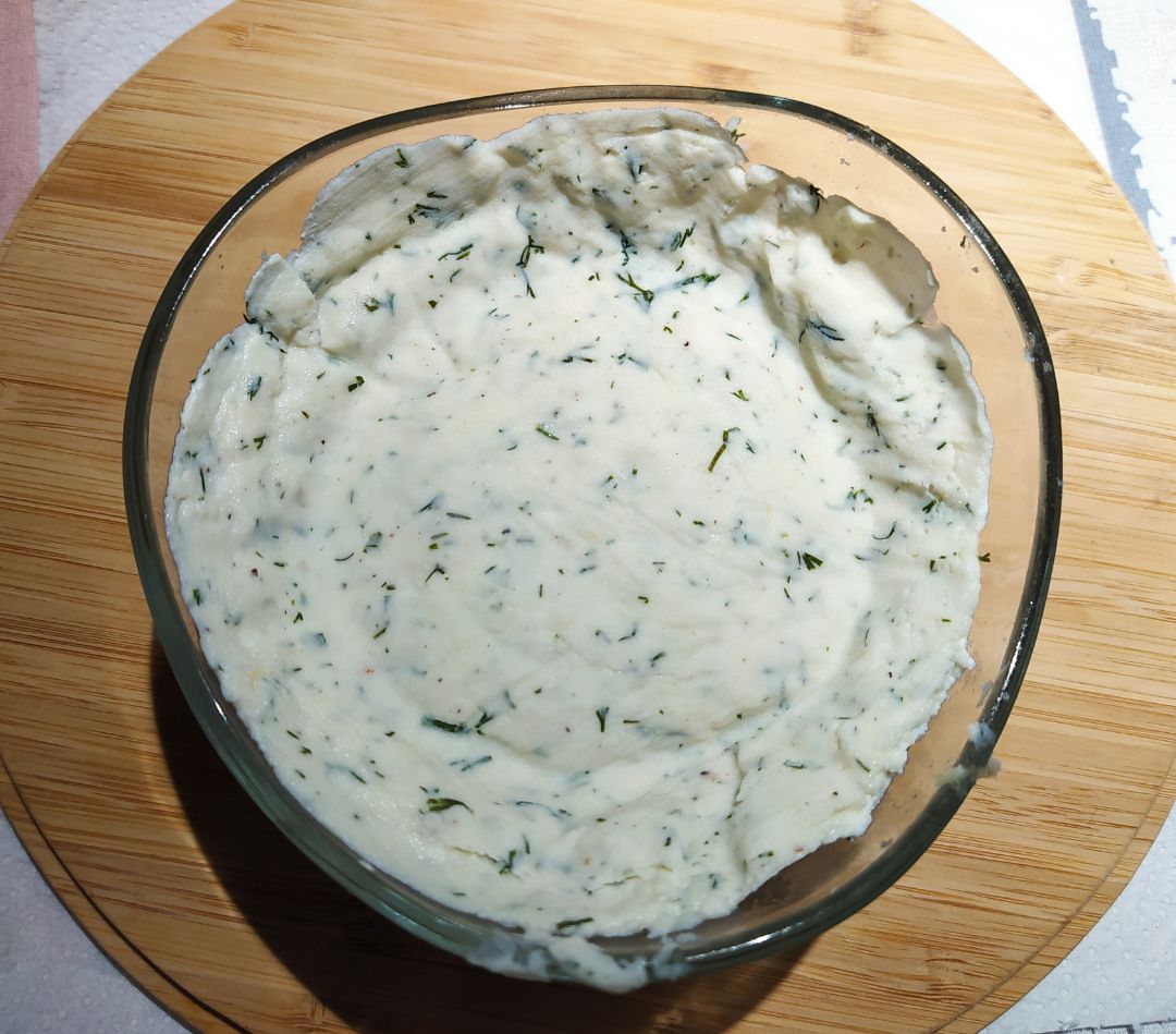 Queso fresco con eneldo y pimienta negra