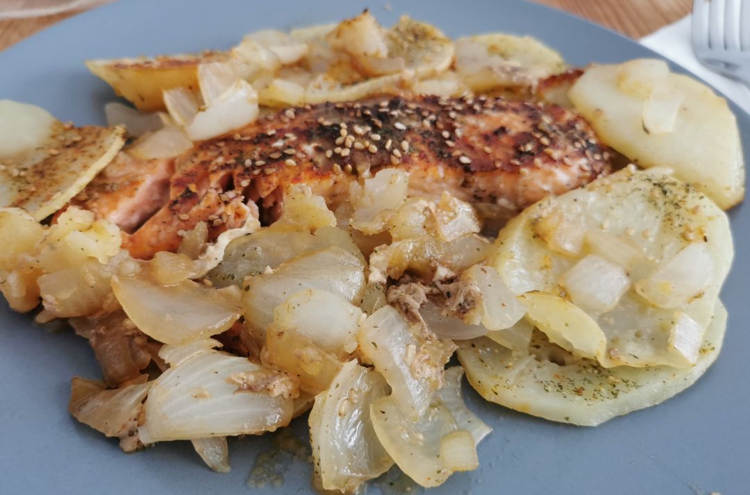 Salmón con patatas al horno Salmón con patatas al horno