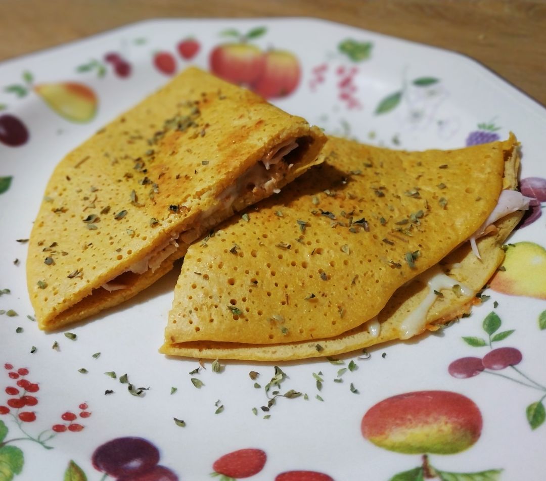 Tortitas de harina de garbanzo rellenas. Tortitas de harina de garbanzo rellenas.