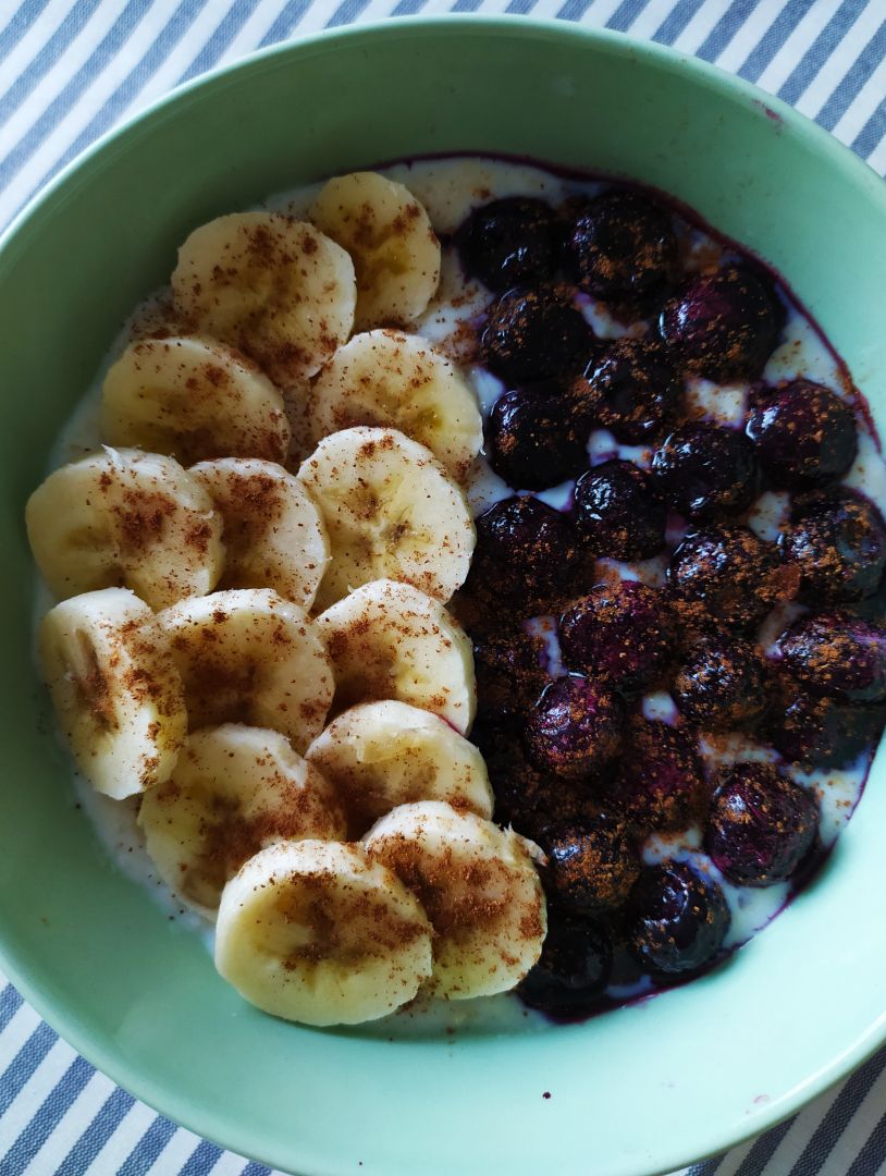 Porridge con arándanos y plátano
