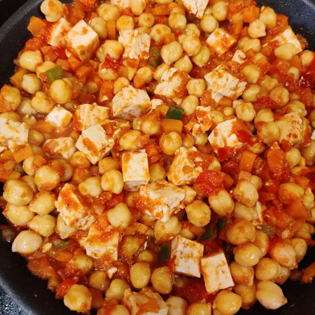 Garbanzos con tofu y verduras Garbanzos con tofu y verduras