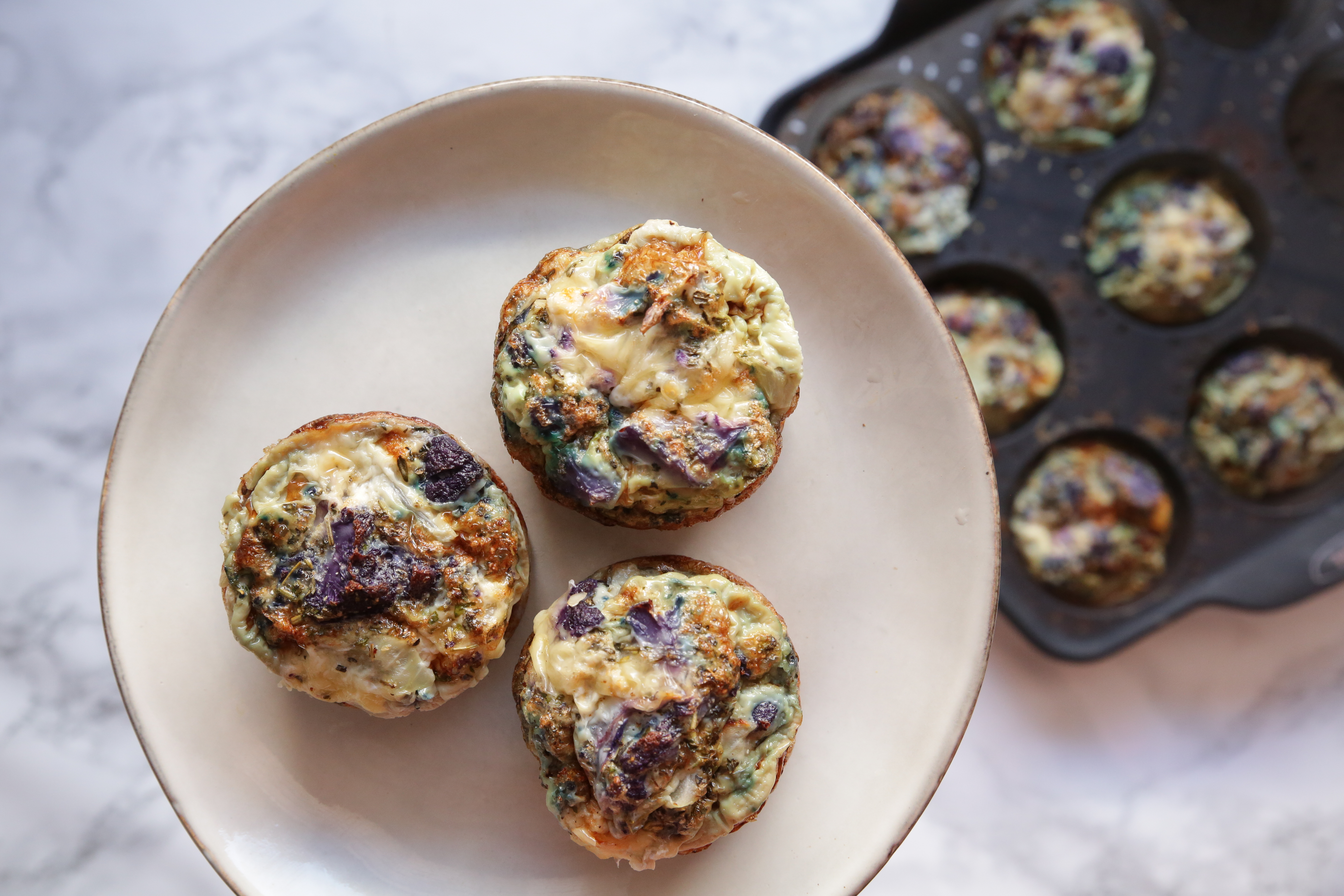 Muffins de coliflor morada