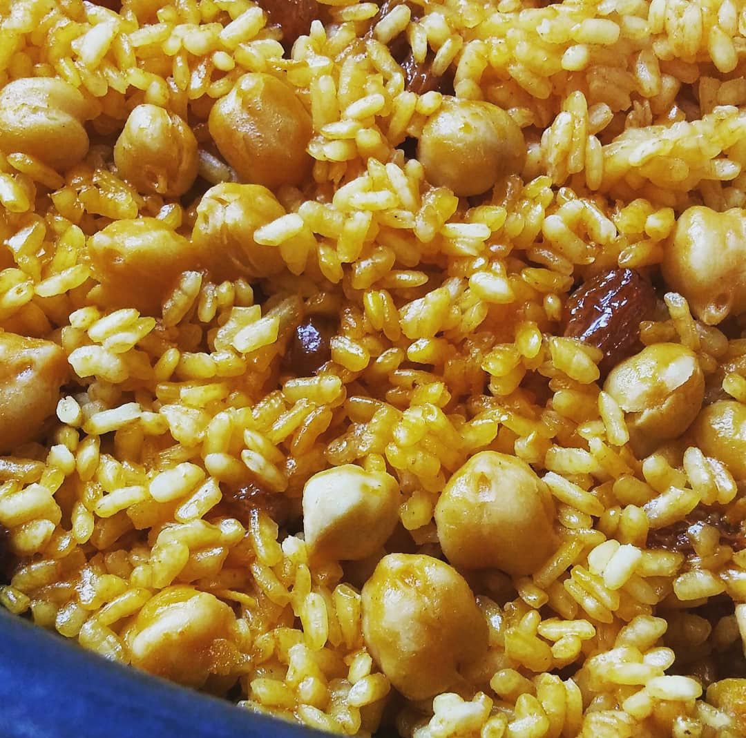 Arroz con garbanzos y pasas Arroz con garbanzos y pasas