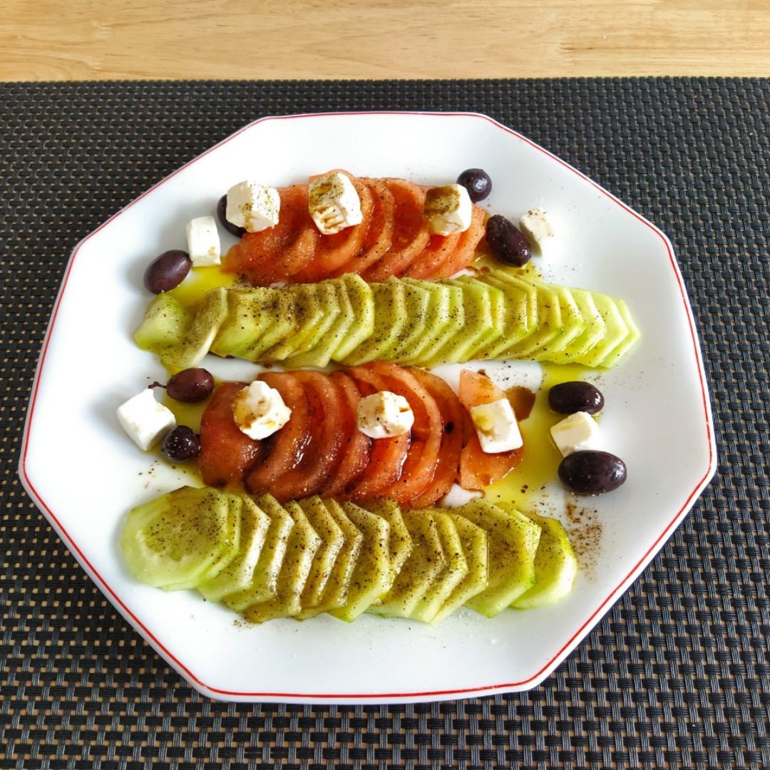 Ensalada de tomate y pepino Ensalada de tomate y pepino