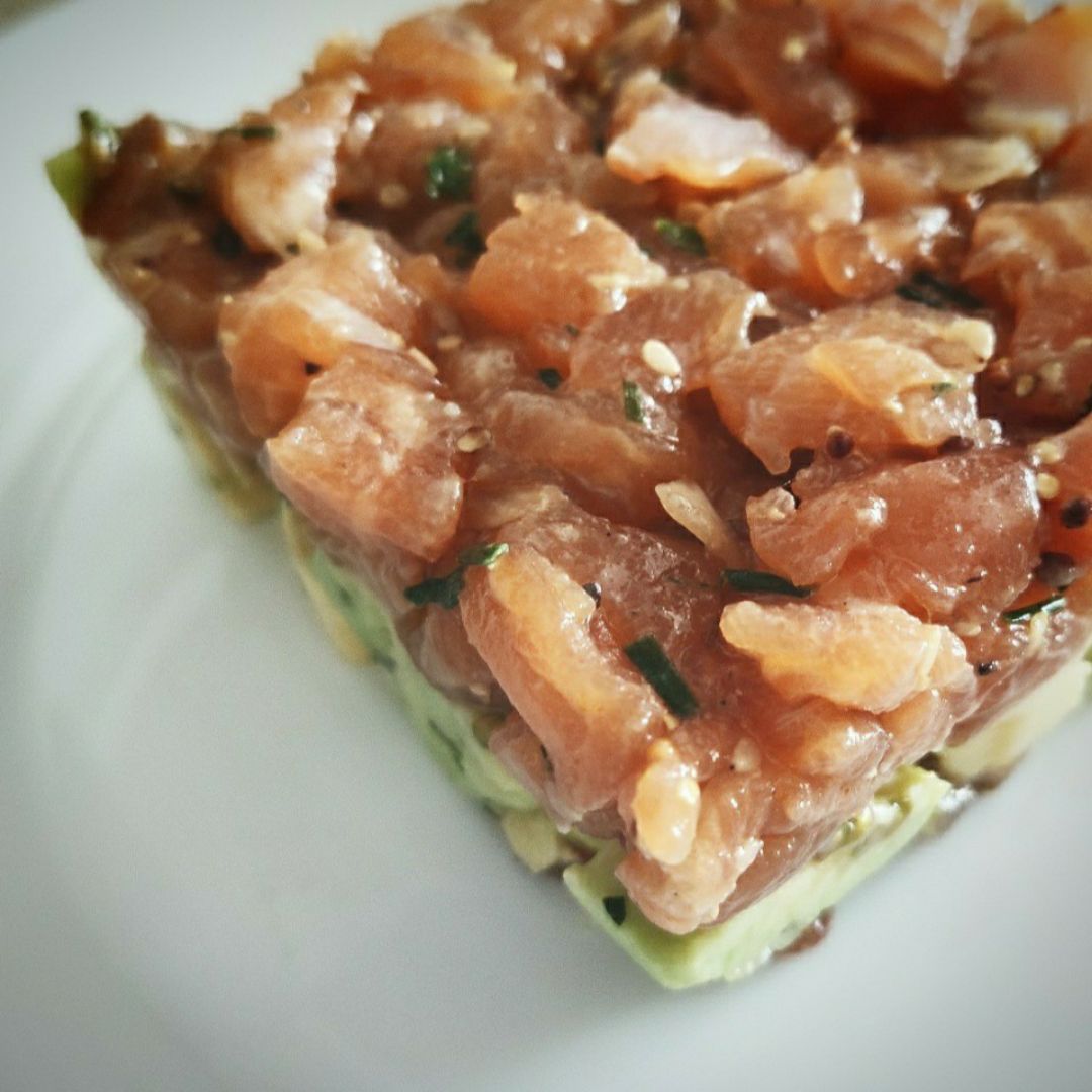 Tartar de salmón y aguacate Tartar de salmón y aguacate