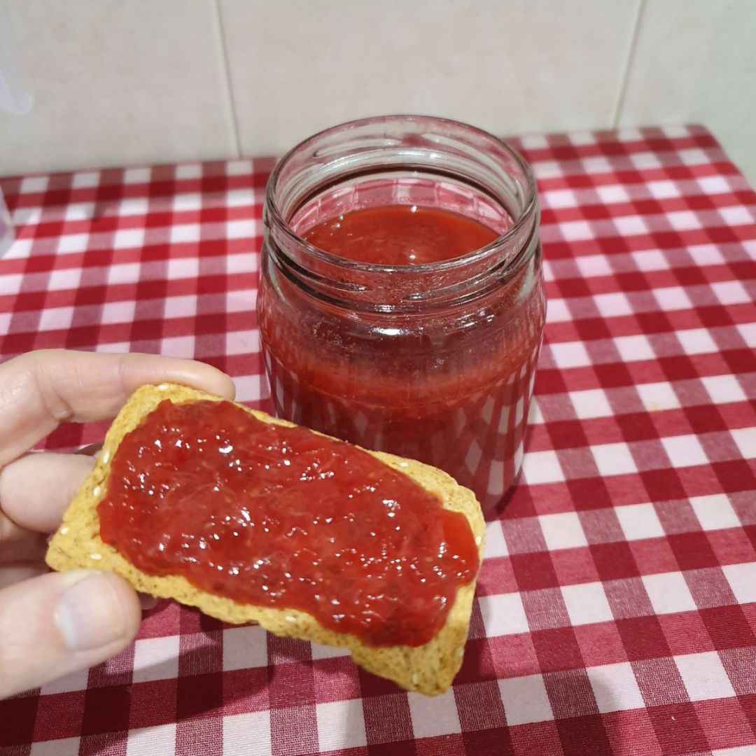 Mermelada de fresa con chía y manzana Mermelada de fresa con chía y manzana