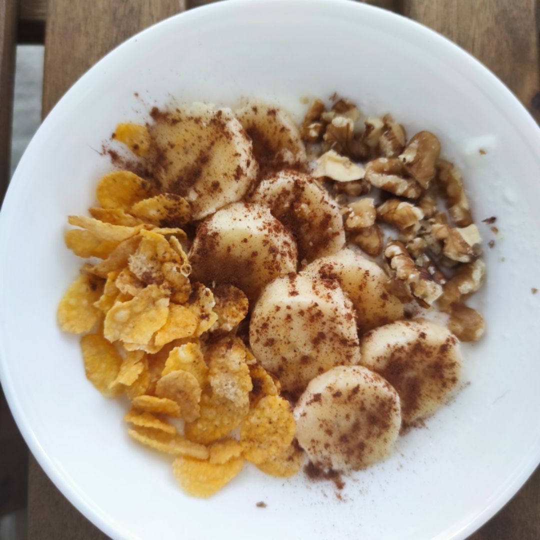 Yogur con plátano y nueces Yogur con plátano y nueces