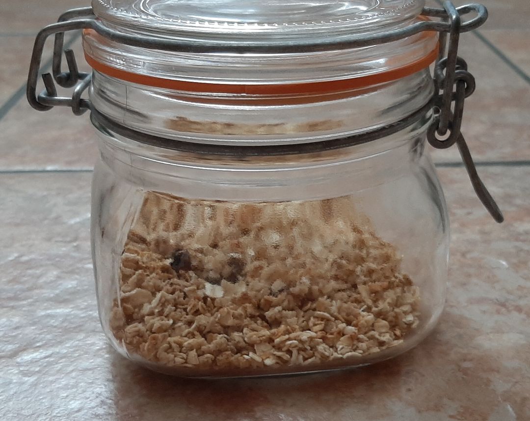 Granola pipas, nueces y uvas pasas