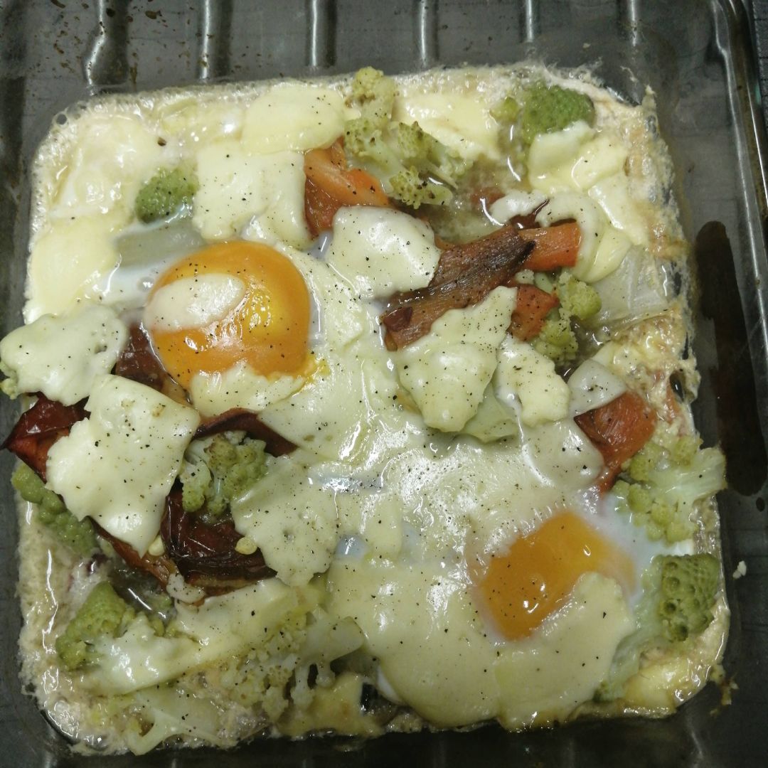 Huevos escalfados con verduras y queso de mahon Huevos escalfados con verduras y queso de mahon