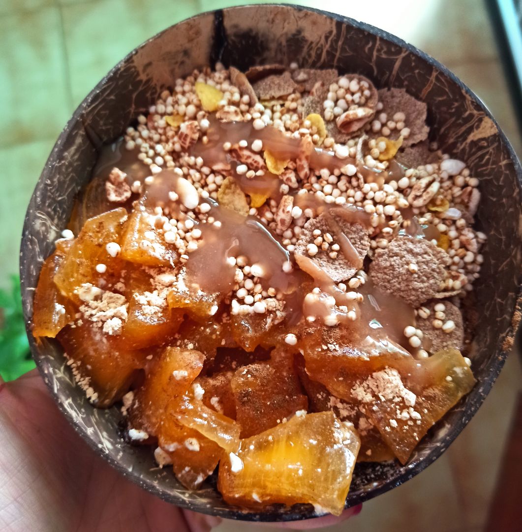 Bol de Caqui Persimon con queso fresco batido Bol de Caqui Persimon con queso fresco batido