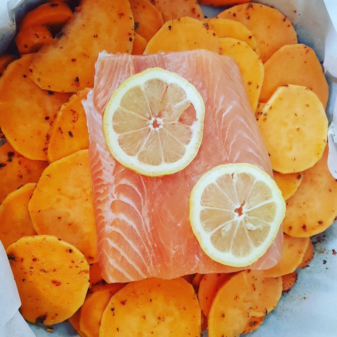 Salmón con patata dulce al horno Salmón con patata dulce al horno