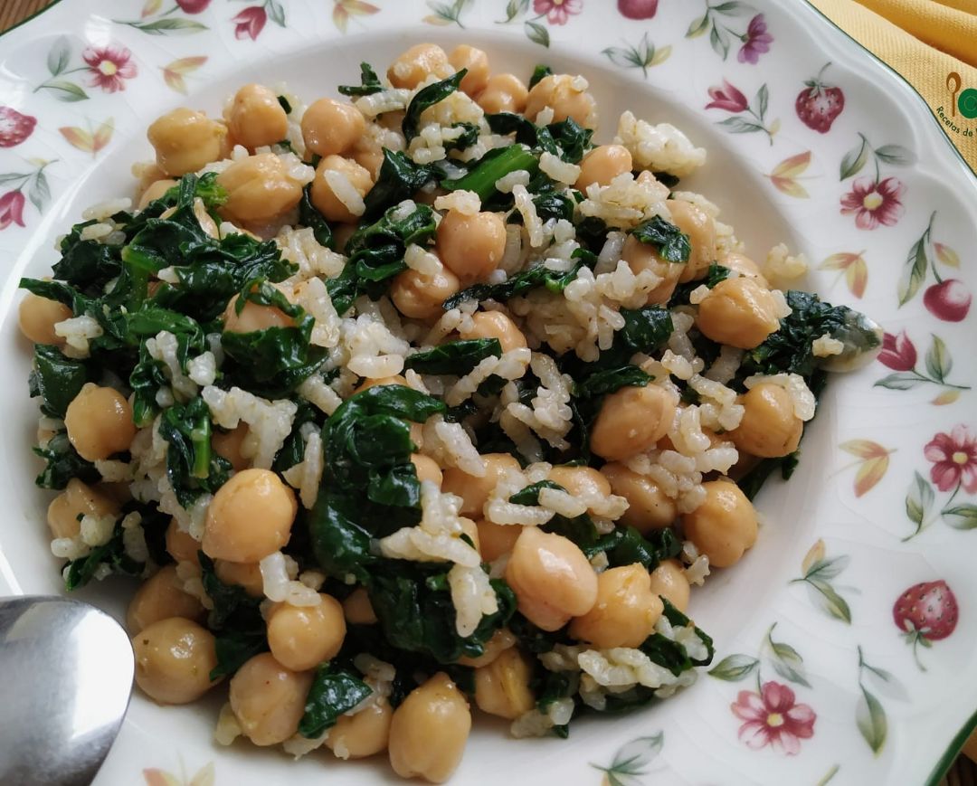 Garbanzos, arroz y espinacas salteadas Garbanzos, arroz y espinacas salteadas