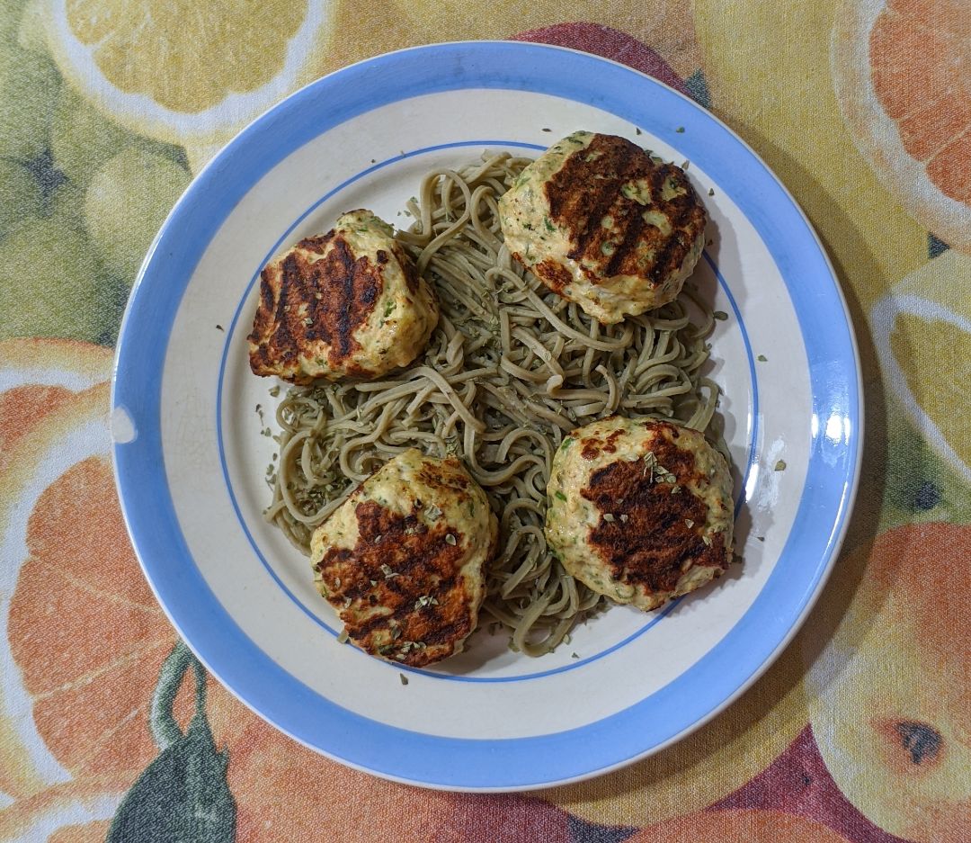 Espaguetis con albóndigas