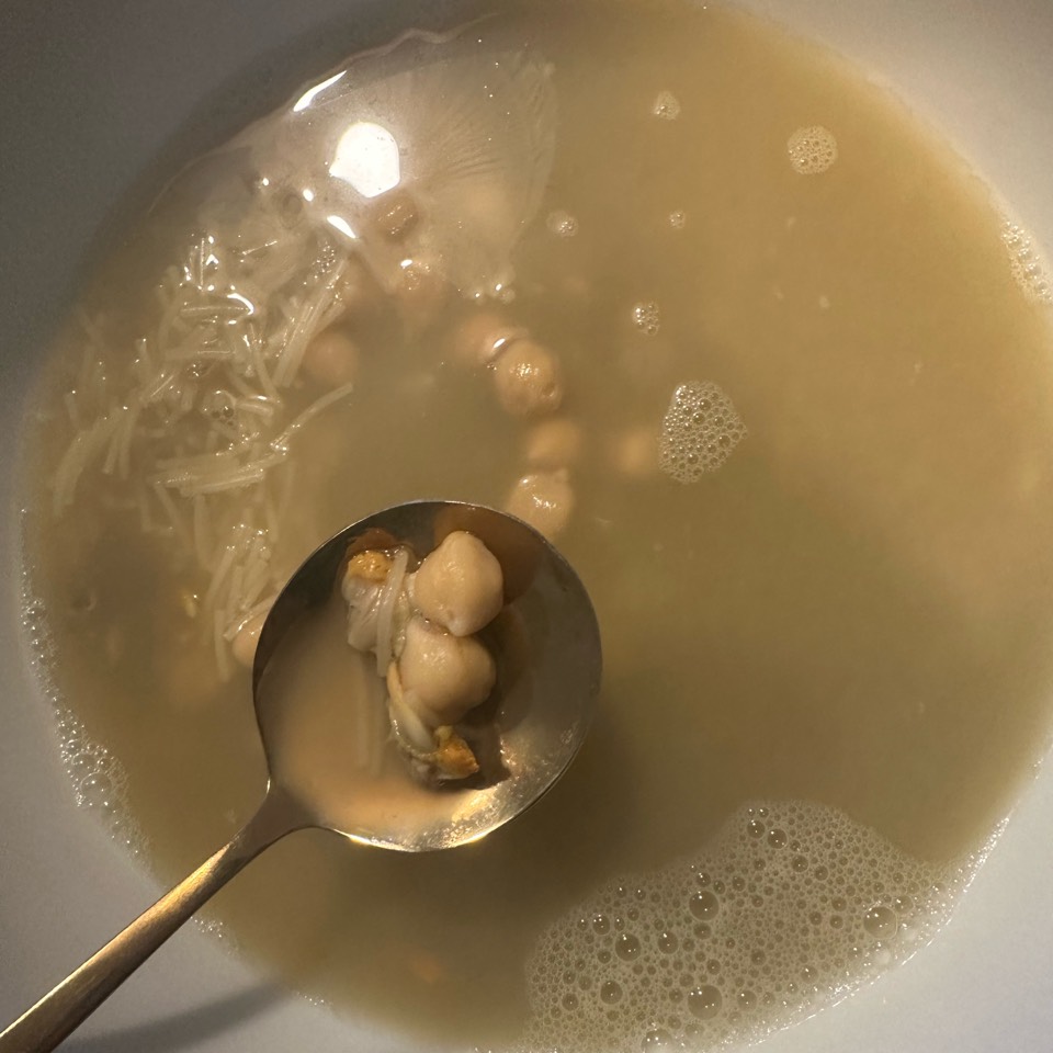 Sopa de berberechos con garbanzos Sopa de berberechos con garbanzos