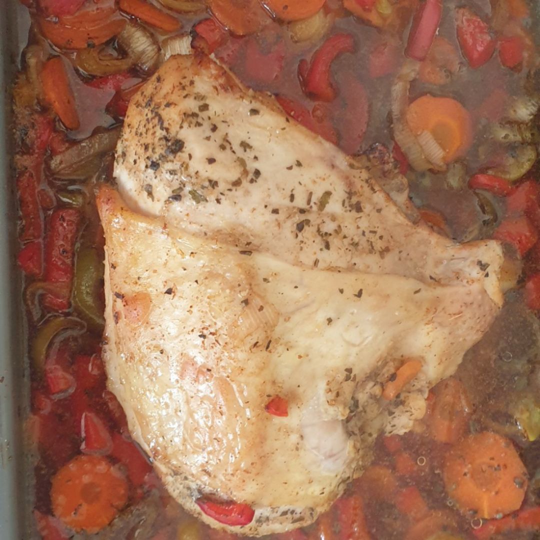 Pollo al horno con verduras 