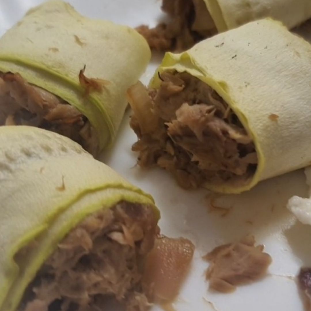 Canelones de calabacín rellenos de cebolla y atún Canelones de calabacín rellenos de cebolla y atún