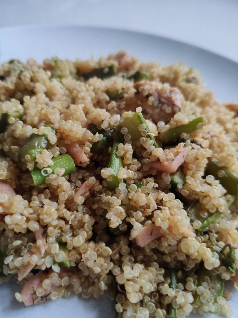 Quinoa con salmón y trigueros Quinoa con salmón y trigueros