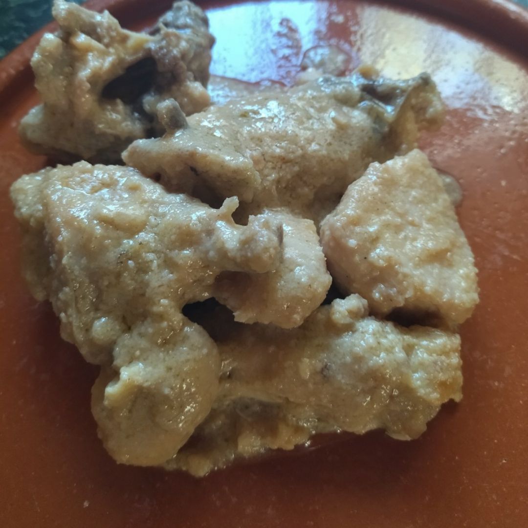 Pollo en salsa de almendra Pollo en salsa de almendra