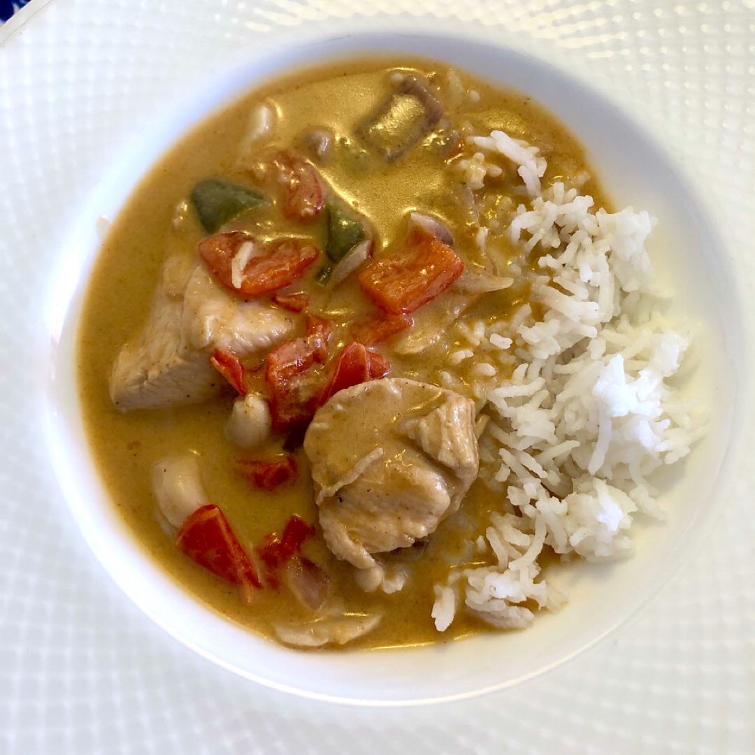 Pollo al curry con arroz