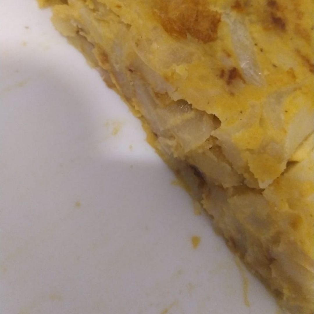 Tortilla vegana de patata, cebolla y pimiento verde 🌱 Paso 5 Tortilla vegana de patata, cebolla y pimiento verde 🌱 Paso 5