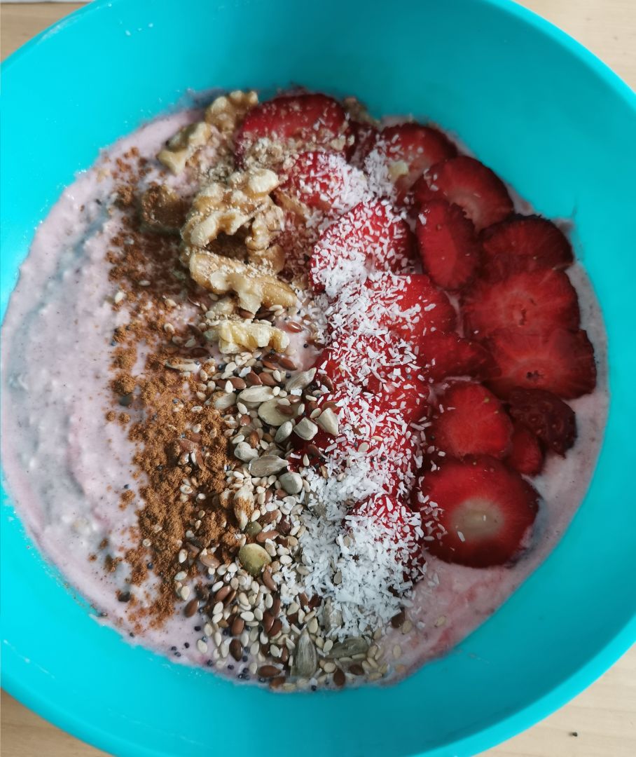 Porridge frío con "mermelada" de fresas Porridge frío con "mermelada" de fresas