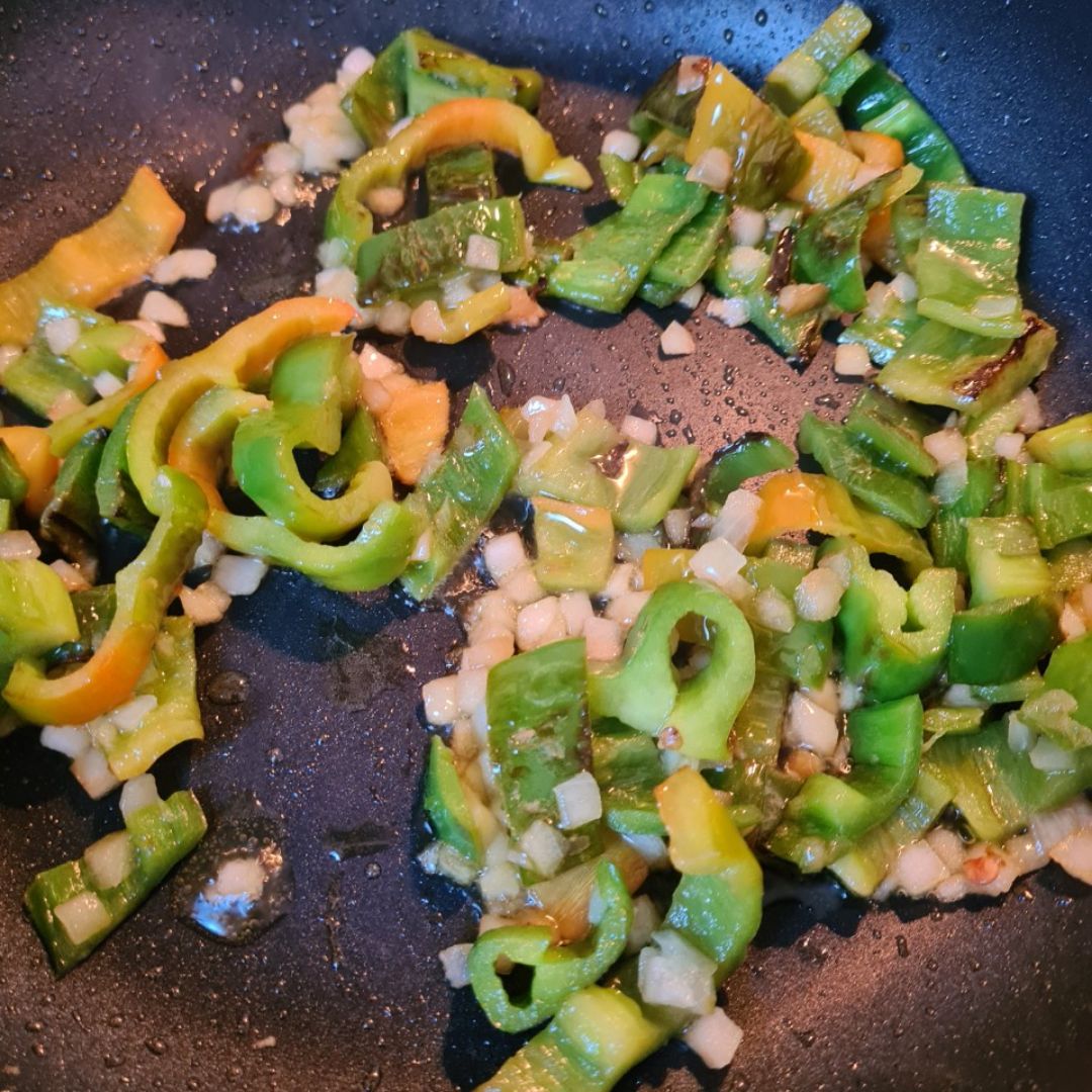 Arroz jugoso con pollo y verduras! Paso 2 Arroz jugoso con pollo y verduras! Paso 2
