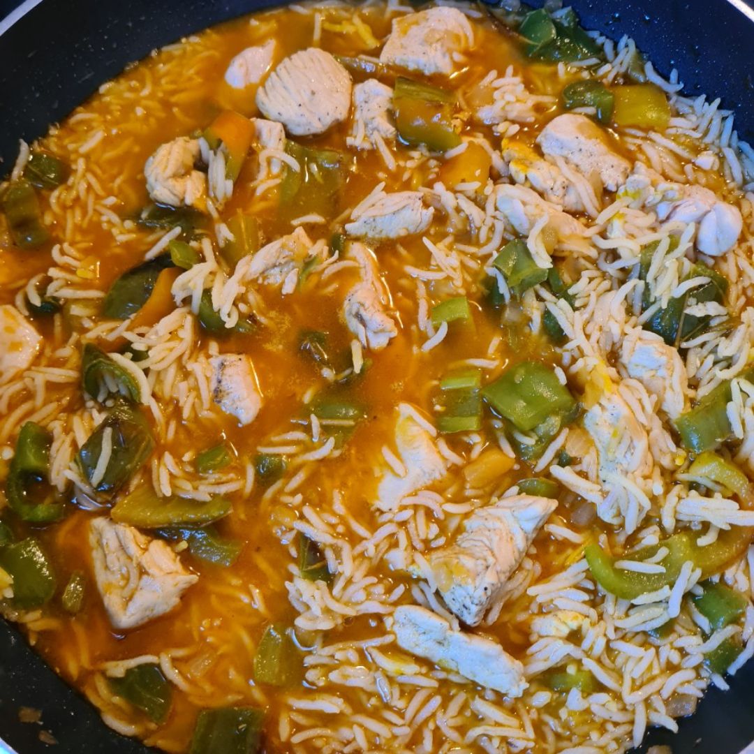 Arroz jugoso con pollo y verduras! Paso 5 Arroz jugoso con pollo y verduras! Paso 5