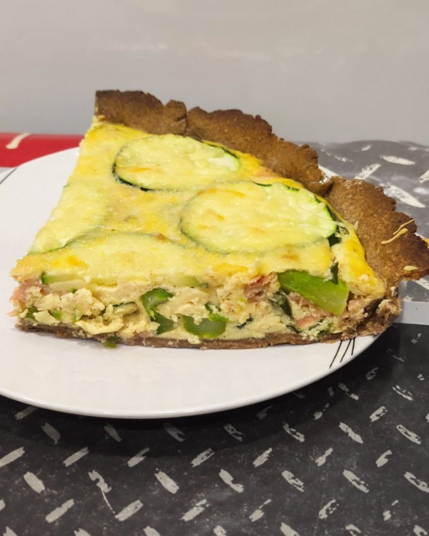 Quiché de salmón, trigueros y calabacín. Quiché de salmón, trigueros y calabacín.