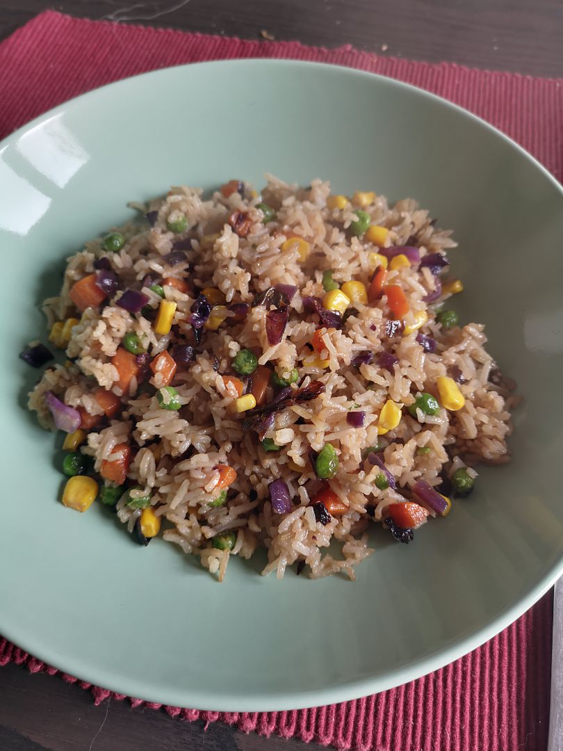 Arroz frito con verduras Arroz frito con verduras