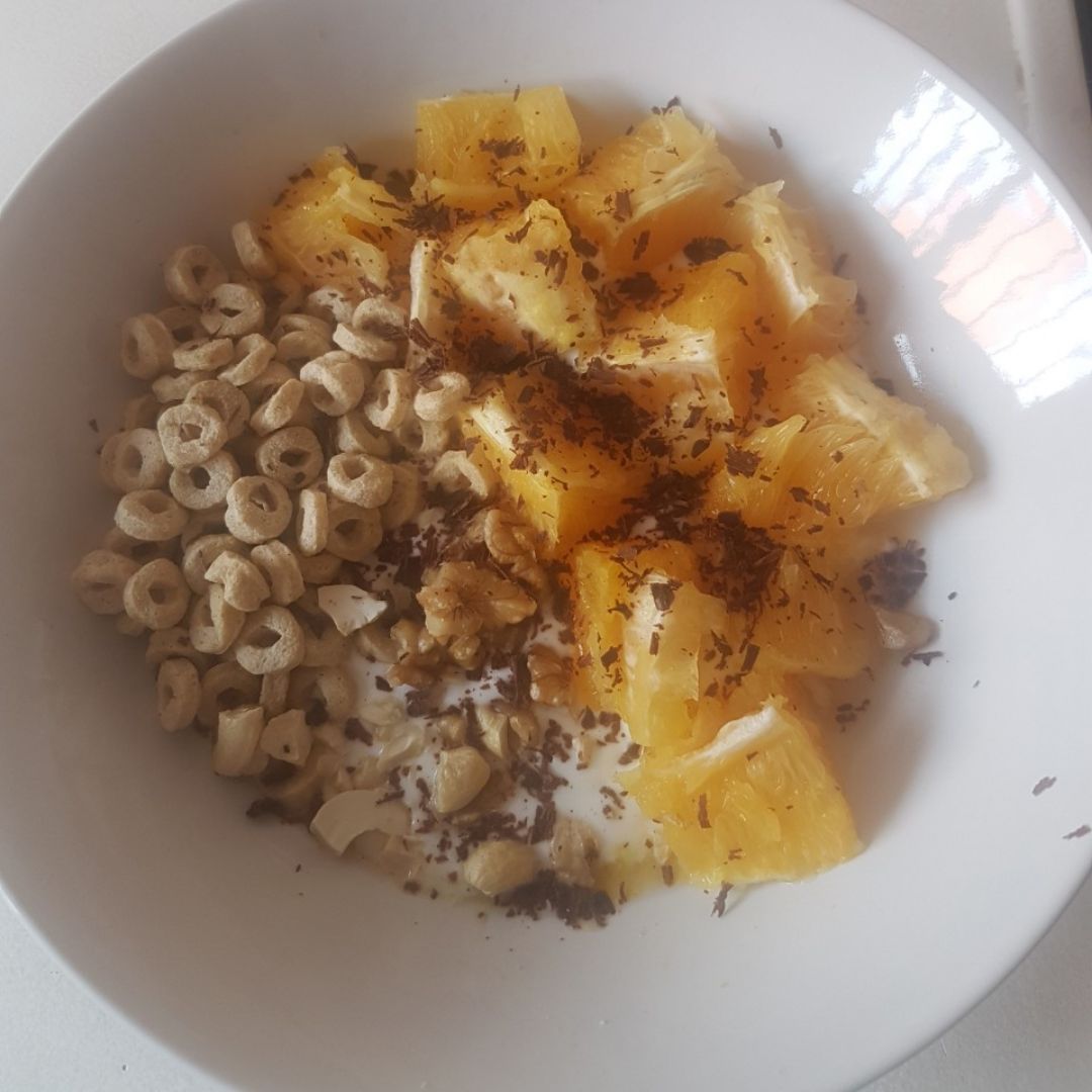 Yogur con naranja y cositas 🤭 Yogur con naranja y cositas 🤭