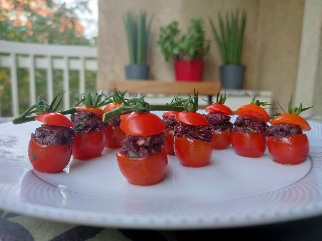 Cherries rellenos de tapenade Cherries rellenos de tapenade