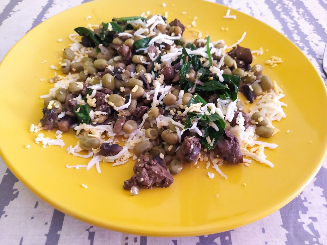Habas baby salteadas con champiñones y hígados de pollo Paso 3 Habas baby salteadas con champiñones y hígados de pollo Paso 3