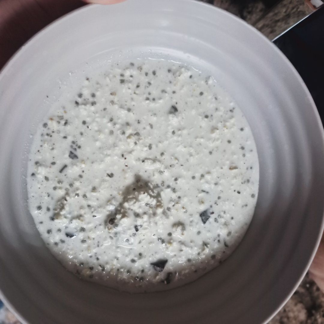 OVERNIGHT OATS DE COOKIE Y KINDER VERSIÓN INVIERNO❄️☃️  Paso 1