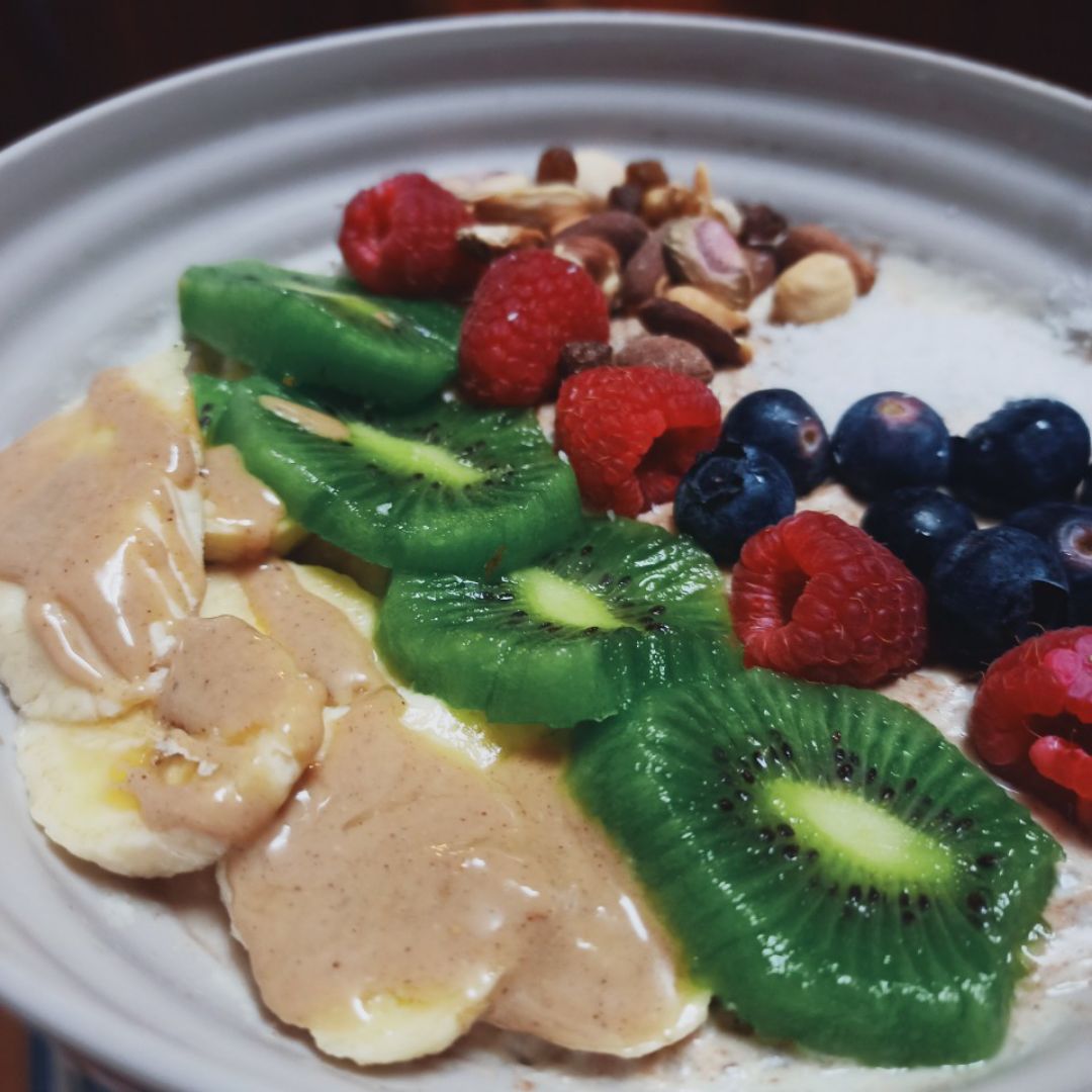 OVERNIGHT OATS DE COOKIE Y KINDER VERSIÓN INVIERNO❄️☃️  Paso 2