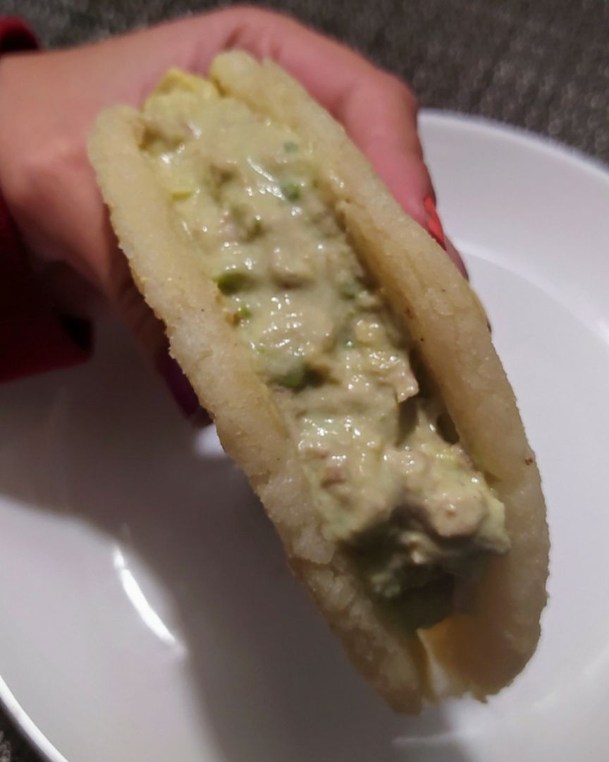 Arepas con atún y aguacate Arepas con atún y aguacate
