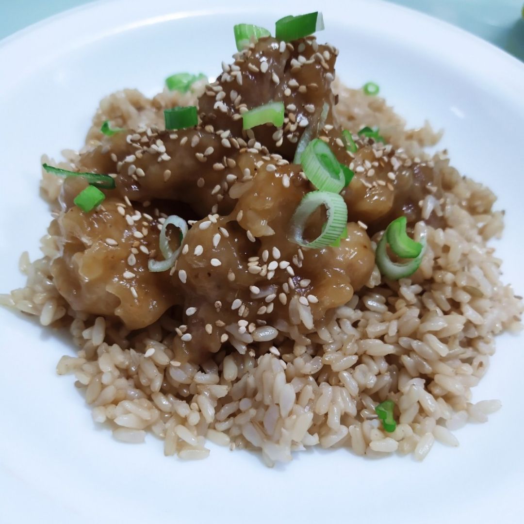 Pollo a la naranja con arroz integral