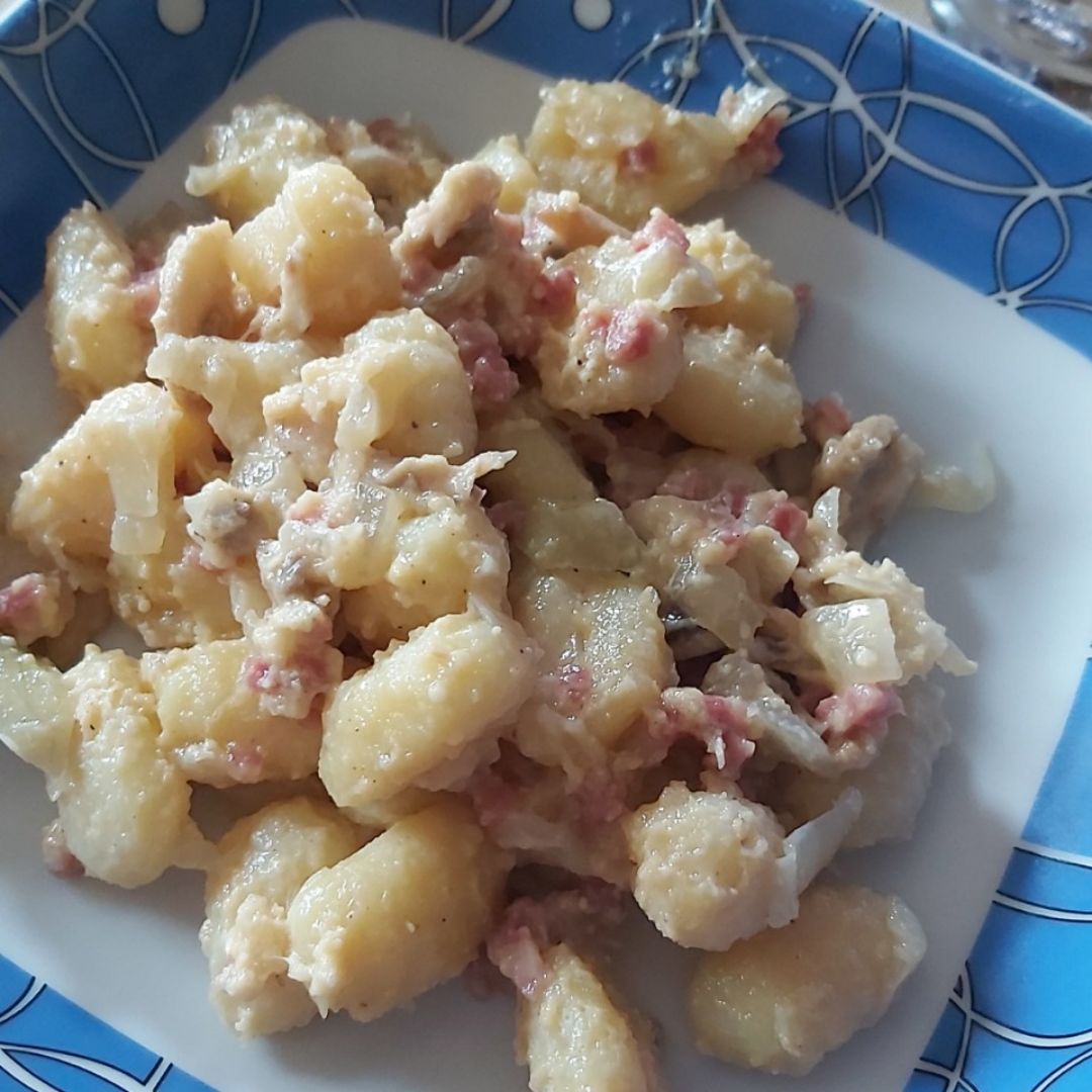 Ñoquis a la falsa carbonara