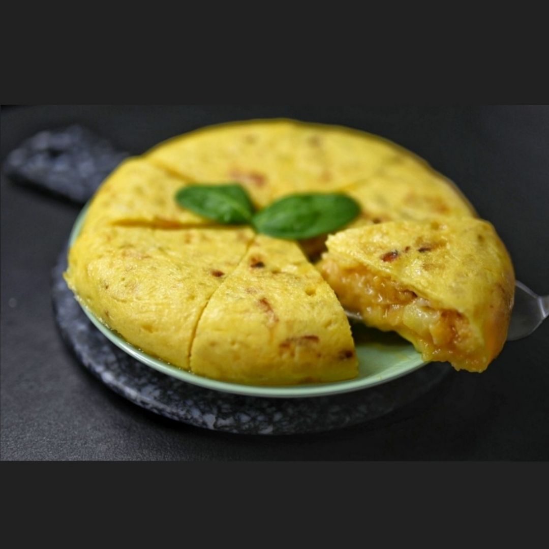 Tortilla de patata con cebolla caramelizada Tortilla de patata con cebolla caramelizada