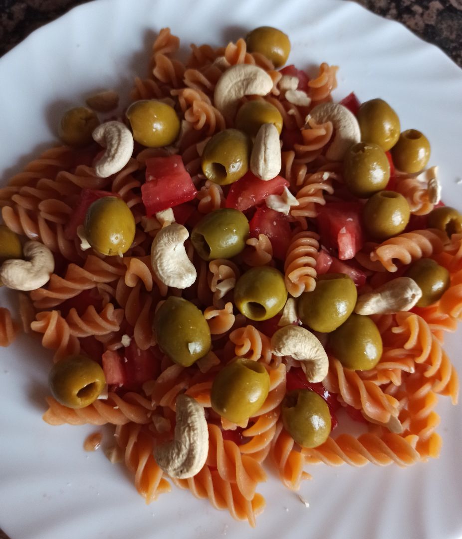 Ensalada de pasta de lentejas y aceitunas 🥗🍝🍅