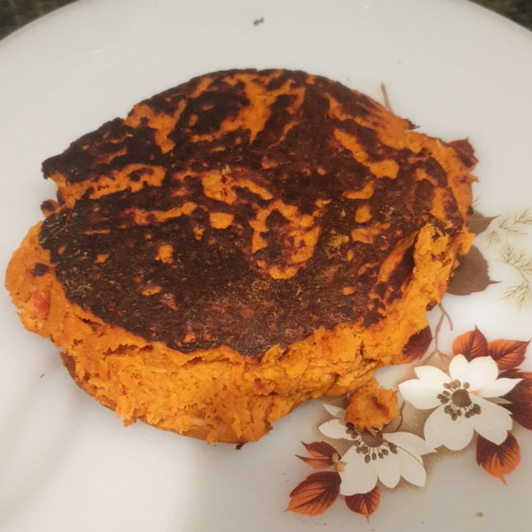 Hamburguesa de melva y pimientos asados Hamburguesa de melva y pimientos asados