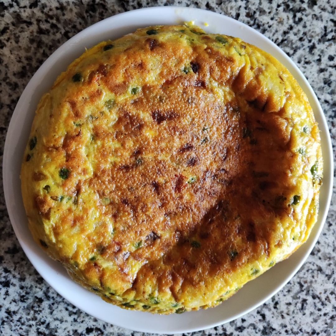 Tortilla de patatas con guisantes Tortilla de patatas con guisantes