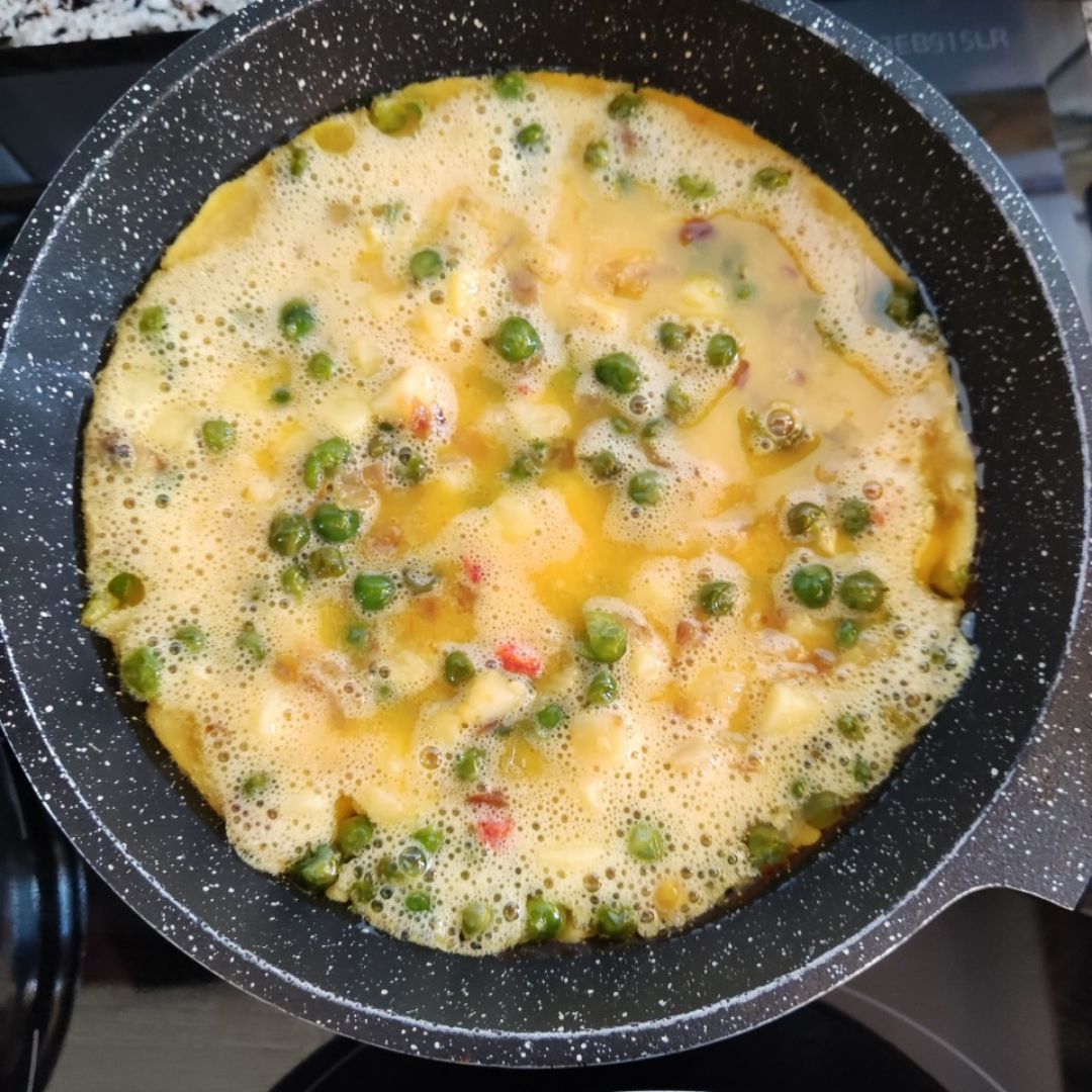 Tortilla de patatas con guisantes Paso 3 Tortilla de patatas con guisantes Paso 3