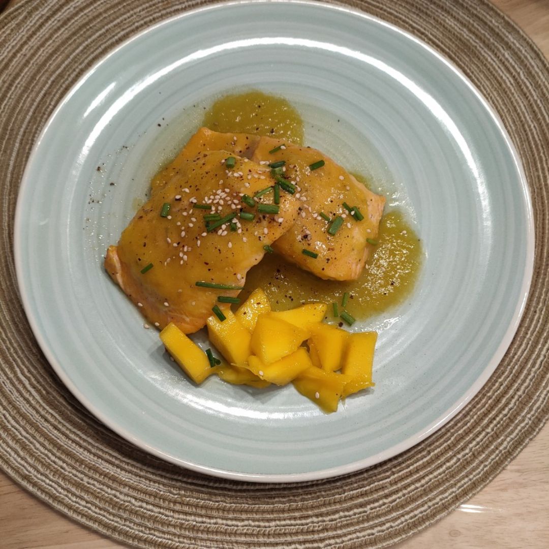 Salmón con salsa de mango Salmón con salsa de mango
